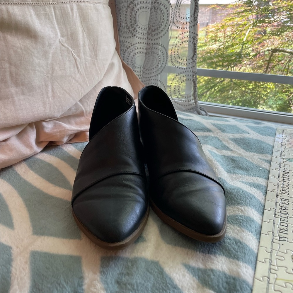 Universal Threads Black Booties